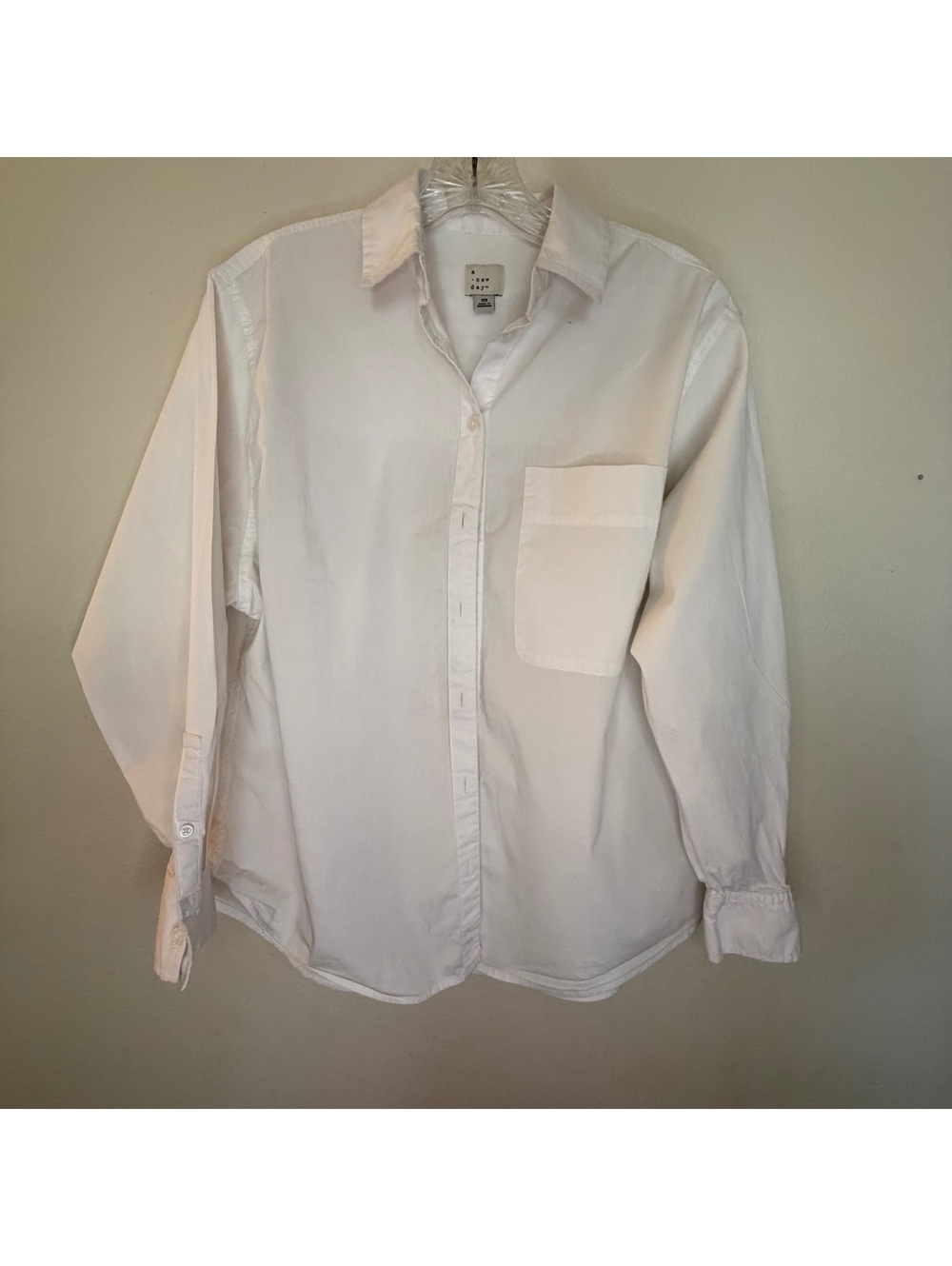 a new day Women's White Button-Up Shirt XS Made in Indonesia / Classic / Staple